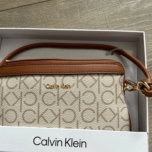 NWT Calvin Klein Cream and Tan Bag - Picture 8 of 10